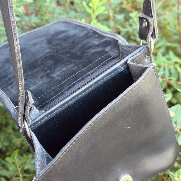 Vintage Stone Ridge black leather crossbody purse -made in Canada - Picture 4 of 5